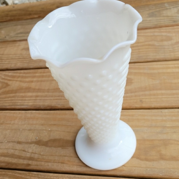 Anchor Hocking Other - Vintage Milk Glass Vase